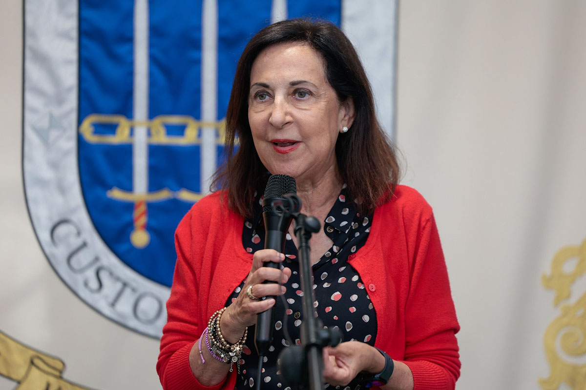 La ministra de Defensa destaca el compromiso internacional de España durante su visita al Mando de Operaciones