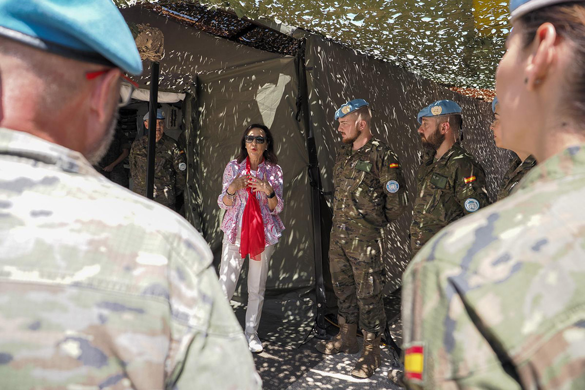 Margarita Robles, a los militares españoles en Líbano: «Es un orgullo ser testigo del magnífico trabajo que realizan por la paz y la seguridad»