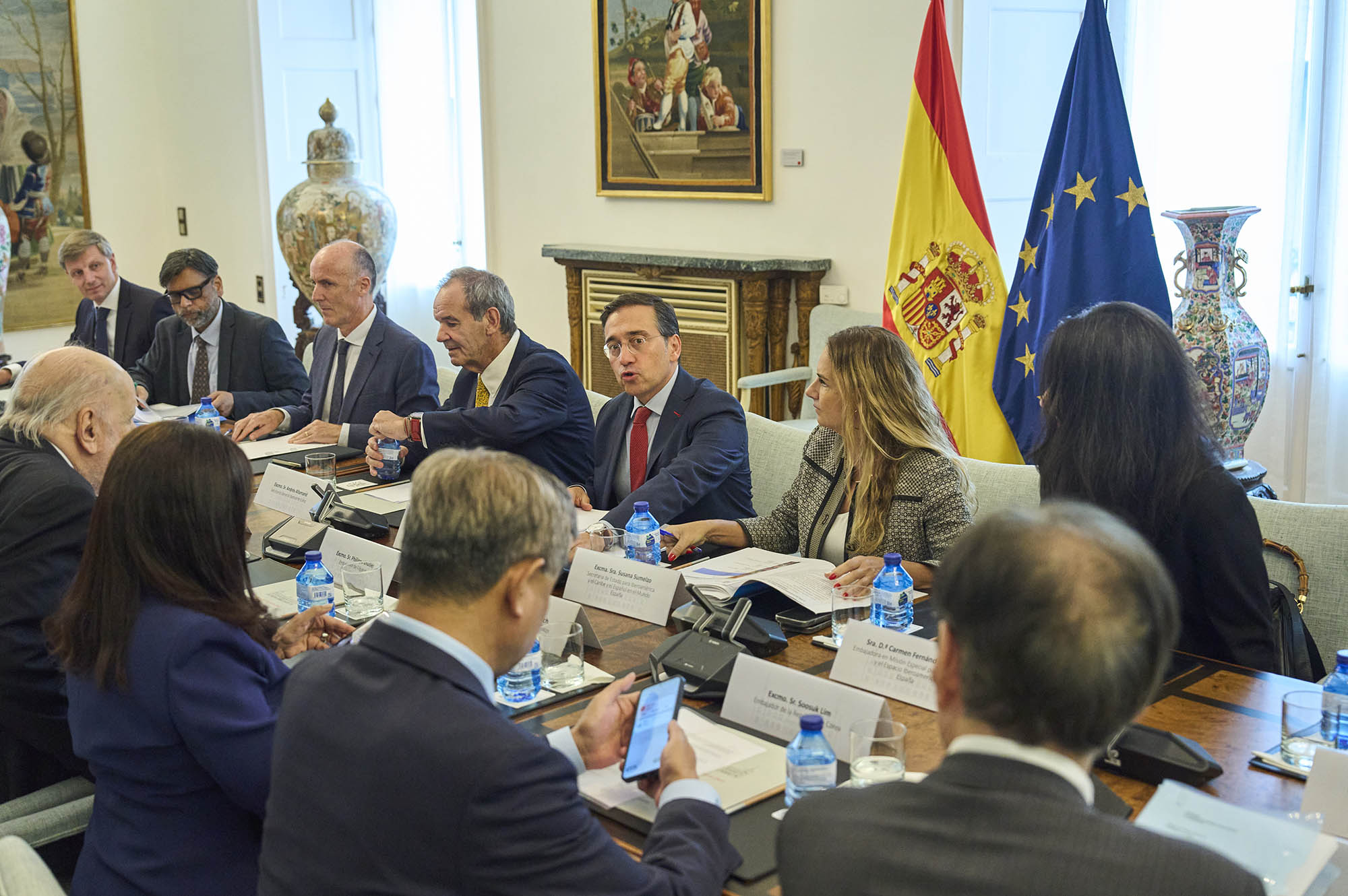 Albares recibe a los embajadores de los Estados Observadores Asociados y nuevos Observadores con motivo de la Cumbre de Madrid